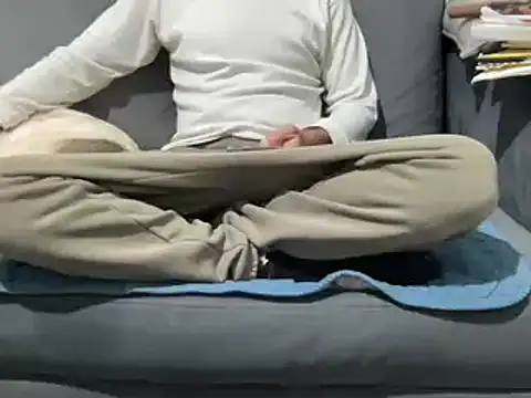 4small4inchlol online show from February 18, 2025, 6:58 pm