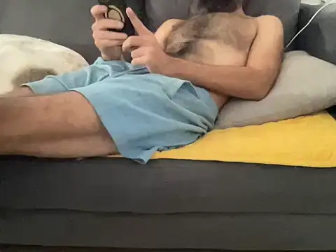 4small4inchlol online show from October 15, 2025, 12:05 pm