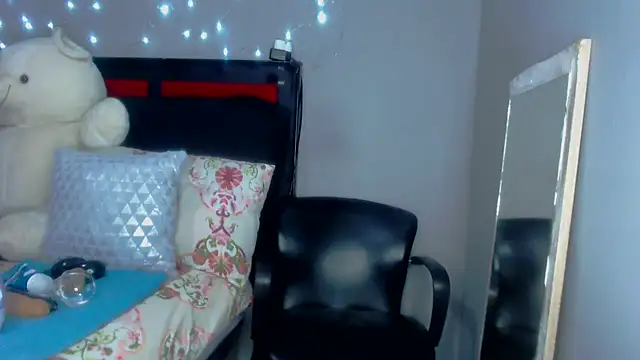 Snapshot of MissBigNipples chatting on January 17, 2025, 3:45 am MissBigNipples online show from January 17, 2025, 3:45 am