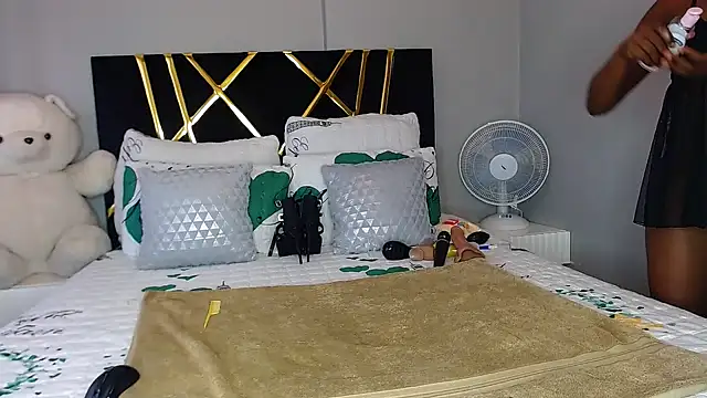 Snapshot of MissBigNipples chatting on February 21, 2025, 5:35 am MissBigNipples online show from February 21, 2025, 5:35 am