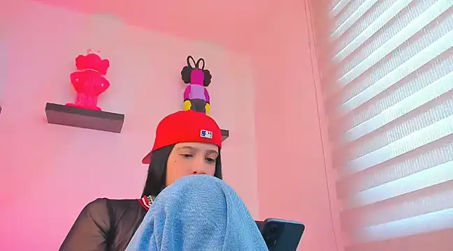 Gangster Girl online show from December 14, 2024, 1:49 pm