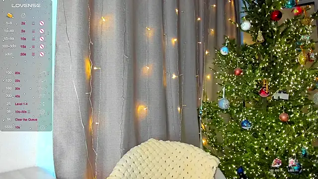 Snapshot of Maya_Willis chatting on December 31, 2024, 8:15 am Maya Willis online show from December 31, 2024, 8:15 am