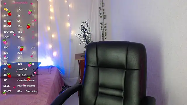 Snapshot of mixie_cute chatting on January 17, 2025, 8:55 pm mixie cute online show from January 17, 2025, 8:55 pm