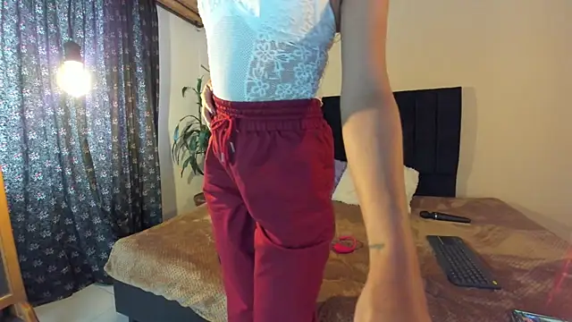 EmiGomez  online show from February 28, 2025, 8:07 pm