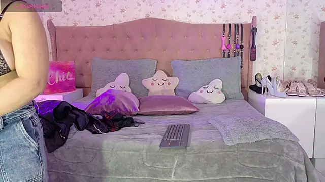 AvrillThomas online show from January 24, 2025, 3:13 pm