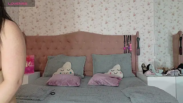 AvrillThomas online show from February 3, 2025, 9:07 pm