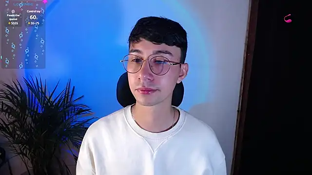 Snapshot of cameron_cum chatting on January 8, 2025, 3:50 pm cameron cum online show from January 8, 2025, 3:50 pm