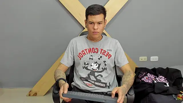 Snapshot of jamesinked_ chatting on December 16, 2024, 6:16 pm jamesinked  online show from December 16, 2024, 6:16 pm