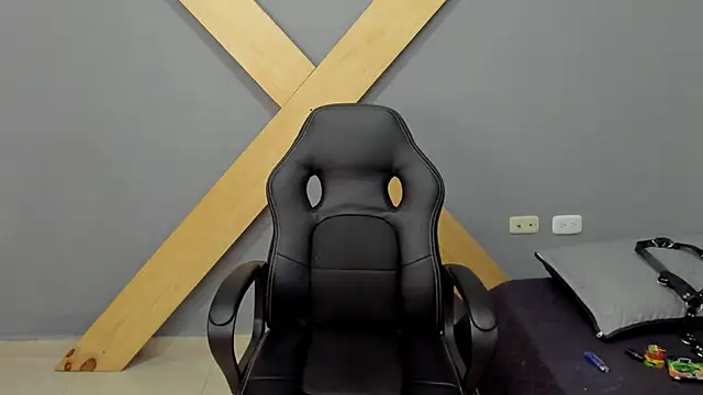 Snapshot of jamesinked_ chatting on December 27, 2024, 3:37 pm jamesinked  online show from December 27, 2024, 3:37 pm