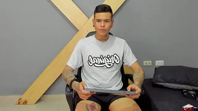 Snapshot of jamesinked_ chatting on December 27, 2024, 6:42 pm jamesinked  online show from December 27, 2024, 6:42 pm