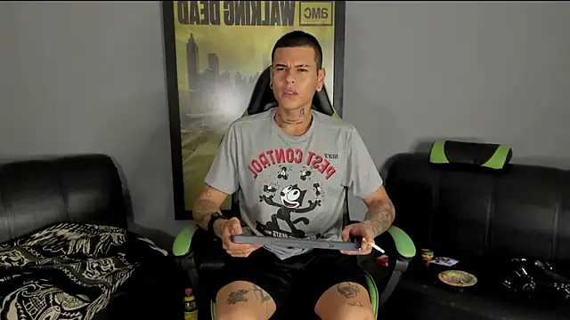 Snapshot of jamesinked_ chatting on January 4, 2025, 2:14 am jamesinked  online show from January 4, 2025, 2:14 am
