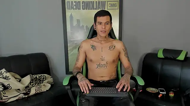 Snapshot of jamesinked_ chatting on February 17, 2025, 7:10 pm jamesinked  online show from February 17, 2025, 7:10 pm