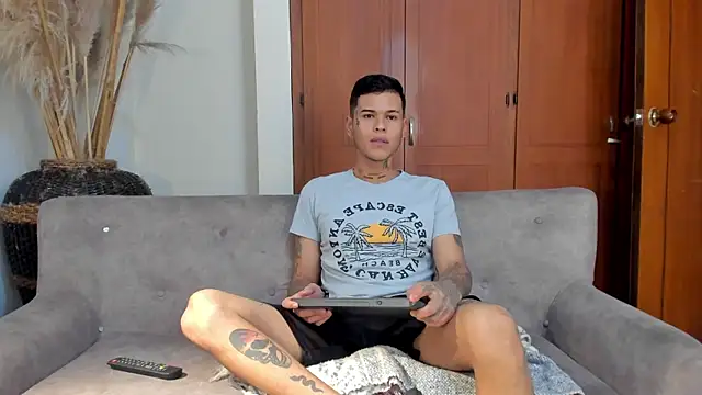 jamesinked  online show from November 9, 2025, 8:18 pm