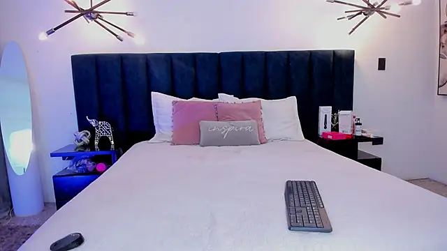 susyy7 online show from November 14, 2025, 2:32 am