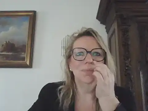 Snapshot of Silkesquirt chatting on December 3, 2024, 9:33 am Silkesquirt online show from December 3, 2024, 9:33 am