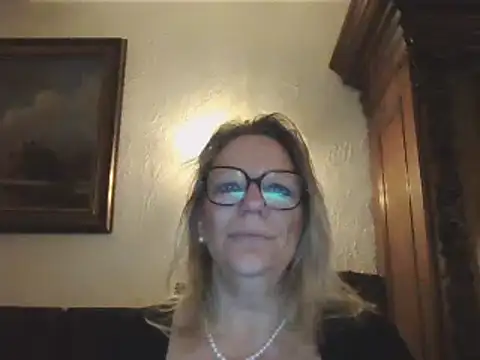 Snapshot of Silkesquirt chatting on December 13, 2024, 7:15 am Silkesquirt online show from December 13, 2024, 7:15 am