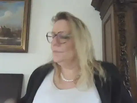 Snapshot of Silkesquirt chatting on January 21, 2025, 1:22 pm Silkesquirt online show from January 21, 2025, 1:22 pm