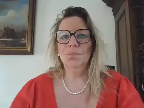 Snapshot of Silkesquirt chatting on February 14, 2025, 8:42 am Silkesquirt online show from February 14, 2025, 8:42 am