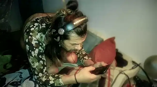 P4RtYBOII92 online show from February 26, 2025, 4:24 pm