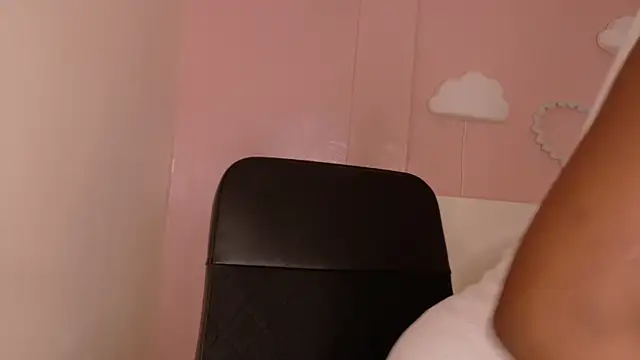 briannajackson  online show from November 11, 2025, 7:47 pm