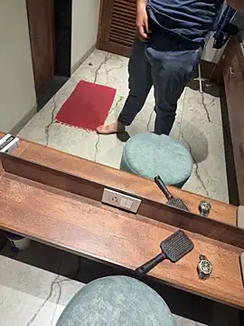 versatile guy01 online show from October 14, 2025, 6:09 pm