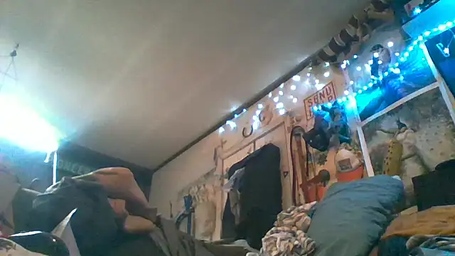 Snapshot of gettinit2wice chatting on December 18, 2025, 11:27 am gettinit2wice online show from December 18, 2025, 11:27 am