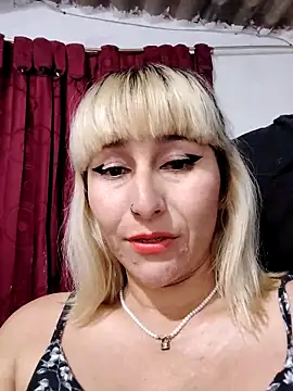 Snapshot of florecita9 chatting on February 23, 2025, 1:35 am florecita9 online show from February 23, 2025, 1:35 am
