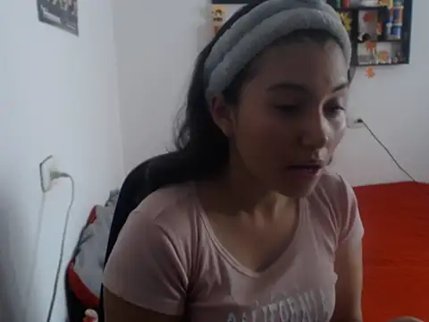 Snapshot of HannaKlein chatting on February 6, 2025, 7:18 pm HannaKlein online show from February 6, 2025, 7:18 pm