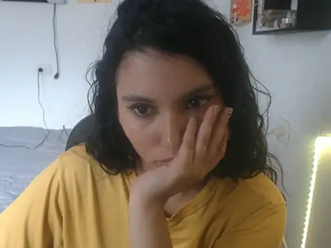 Snapshot of HannaKlein chatting on November 20, 2025, 6:18 pm HannaKlein online show from November 20, 2025, 6:18 pm