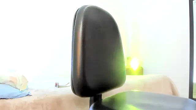 Snapshot of Elle_Lee_ chatting on January 4, 2025, 5:48 am Elle Lee online show from January 4, 2025, 5:48 am