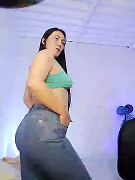 Snapshot of Elle_Lee_ chatting on January 13, 2025, 12:09 am Elle Lee online show from January 13, 2025, 12:09 am