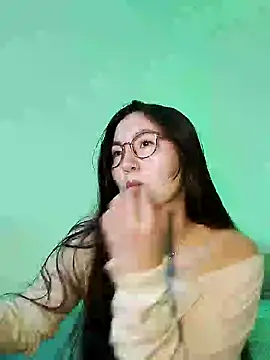 Snapshot of Elle_Lee_ chatting on February 8, 2025, 12:28 am Elle Lee online show from February 8, 2025, 12:28 am