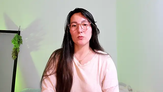 Snapshot of Elle_Lee_ chatting on February 24, 2025, 4:47 pm Elle Lee online show from February 24, 2025, 4:47 pm