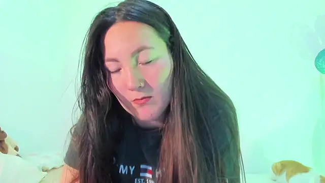 Snapshot of Elle_Lee_ chatting on March 17, 2025, 2:34 pm Elle Lee online show from March 17, 2025, 2:34 pm