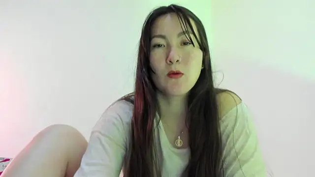 Snapshot of Elle_Lee_ chatting on March 20, 2025, 8:19 pm Elle Lee online show from March 20, 2025, 8:19 pm