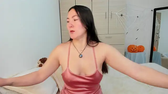 Snapshot of Elle_Lee_ chatting on October 13, 2025, 3:45 pm Elle Lee online show from October 13, 2025, 3:45 pm