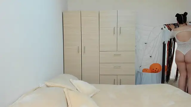 Snapshot of Elle_Lee_ chatting on October 16, 2025, 2:29 pm Elle Lee online show from October 16, 2025, 2:29 pm