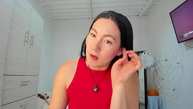 Snapshot of Elle_Lee_ chatting on October 28, 2025, 3:04 pm Elle Lee online show from October 28, 2025, 3:04 pm