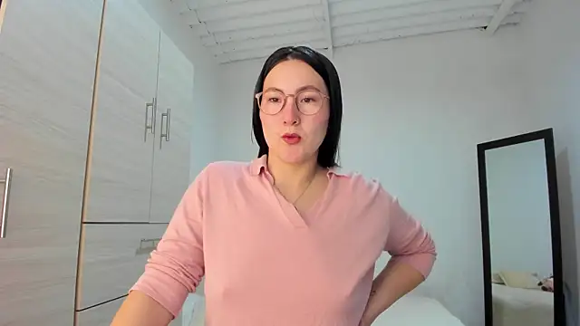 Snapshot of Elle_Lee_ chatting on November 6, 2025, 3:35 pm Elle Lee online show from November 6, 2025, 3:35 pm