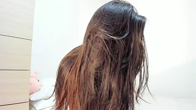 Snapshot of Elle_Lee_ chatting on November 18, 2025, 8:13 pm Elle Lee online show from November 18, 2025, 8:13 pm