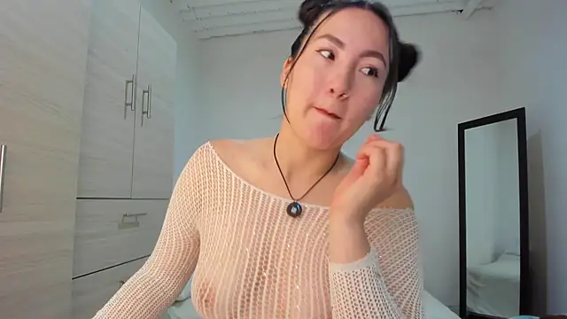 Snapshot of Elle_Lee_ chatting on November 20, 2025, 2:17 pm Elle Lee online show from November 20, 2025, 2:17 pm