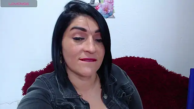 Snapshot of karenlennox1 chatting on March 18, 2025, 11:42 pm karenlennox1 online show from March 18, 2025, 11:42 pm