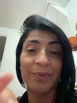 karenlennox1 online show from December 16, 2025, 11:10 pm