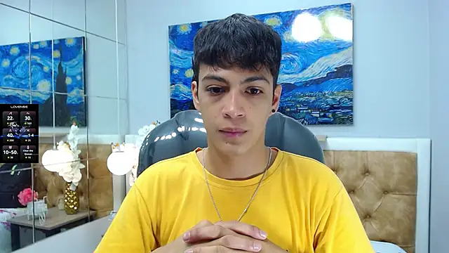 Snapshot of SkinnyBoy_ chatting on September 28, 2025, 12:32 pm SkinnyBoy online show from September 28, 2025, 12:32 pm