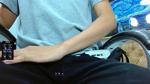Snapshot of SkinnyBoy_ chatting on October 21, 2025, 7:25 pm SkinnyBoy online show from October 21, 2025, 7:25 pm