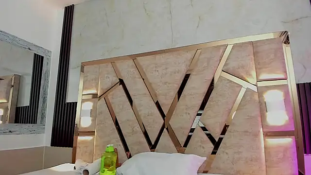 Snapshot of molly_sweetee chatting on October 19, 2025, 1:39 am molly sweetee online show from October 19, 2025, 1:39 am