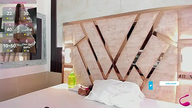 Snapshot of molly_sweetee chatting on October 25, 2025, 1:46 am molly sweetee online show from October 25, 2025, 1:46 am