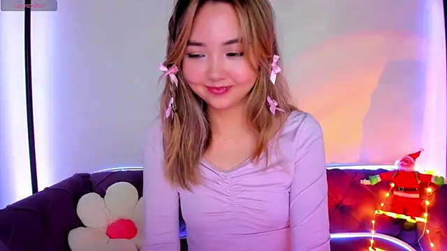 Snapshot of Fluffy_Rose chatting on December 4, 2024, 8:23 am Fluffy Rose online show from December 4, 2024, 8:23 am