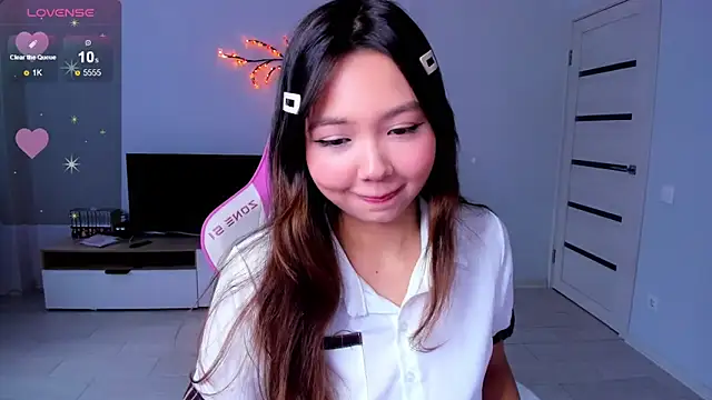 Snapshot of Fluffy_Rose chatting on October 8, 2025, 1:58 am Fluffy Rose online show from October 8, 2025, 1:58 am