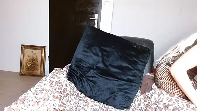 Snapshot of JuicyJanexo chatting on December 9, 2024, 8:44 am JuicyJanexo online show from December 9, 2024, 8:44 am